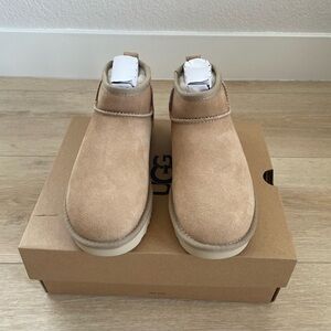 BRAND NEW UGG Classic Ultra mini/ Size 6